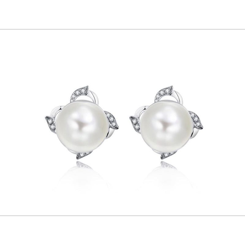 18K White Gold Pearl Earrings