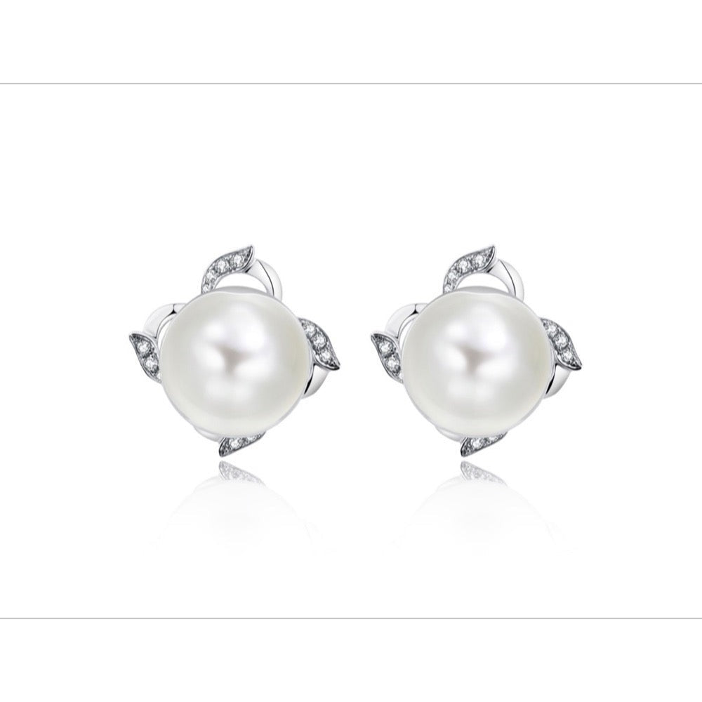 18K White Gold Pearl Earrings